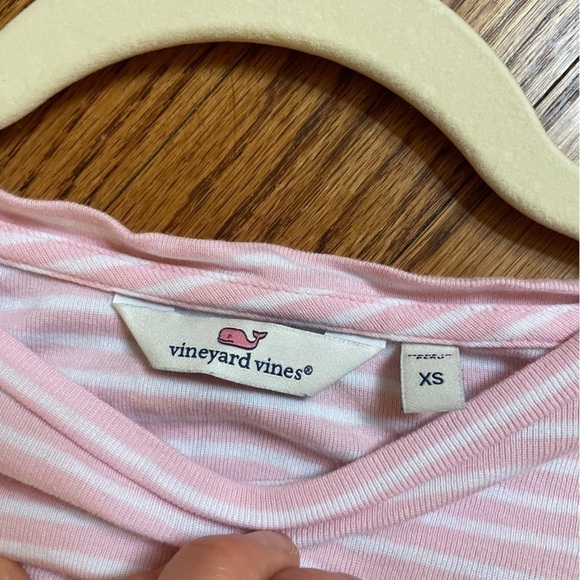 Women’s Vineyard Vines stripped pink t-shirt. Size XS - Picture 2 of 3